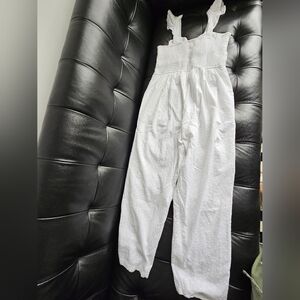 White jumpsuit with linen, elastic in the back and side pockets size M